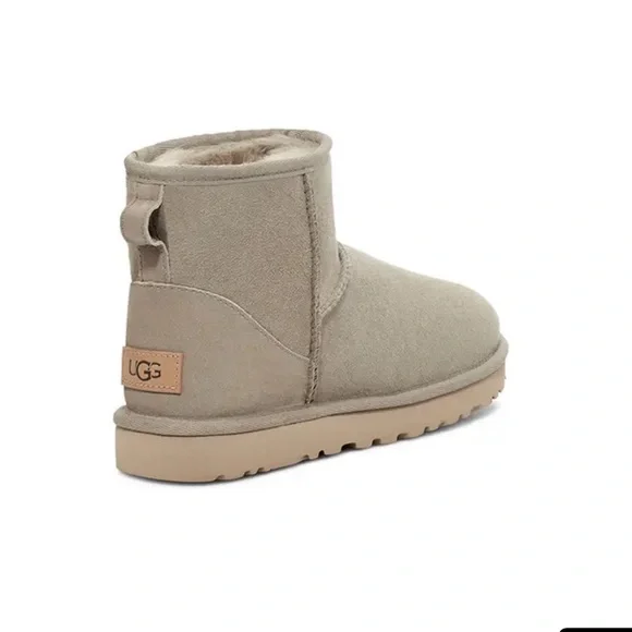 UGG MINI CLASSIC II BOOTS RARE GOAT SIZE 7 ‘ONLY ONE ☝️ LEFT’ - Picture 4 of 12